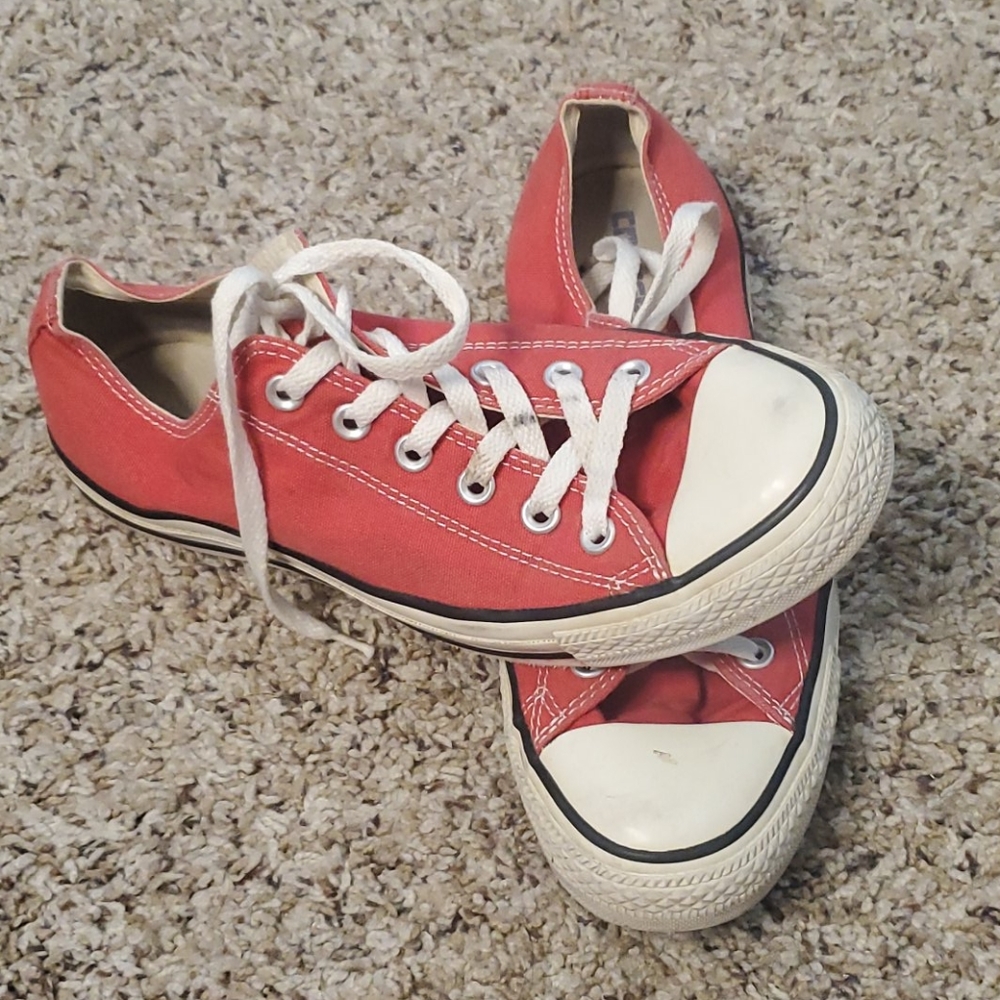 Converse red lowtops